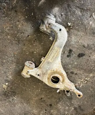 Mercedes-Benz E W210 Front lower control arm/wishbone