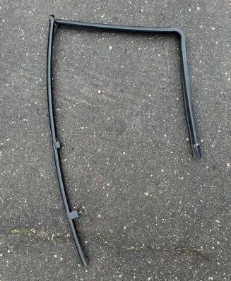 Nissan Patrol Y61 Rubber seal rear door window/glass 82331VB007
