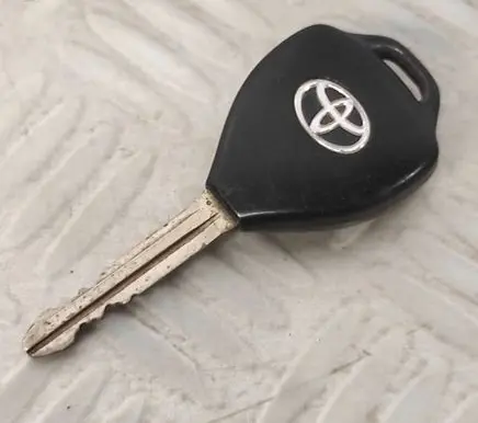 Toyota RAV 4 (XA40) Ignition key/card 