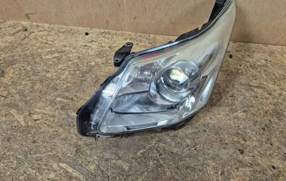 Toyota Avensis T270 Headlight/headlamp