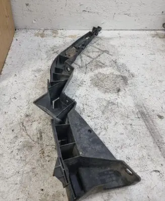 Volkswagen PASSAT B5 Front bumper mounting bracket