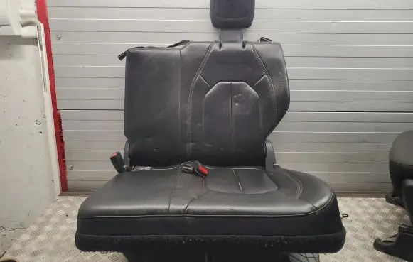 Chrysler Pacifica Third row seats 5RJ47DX9AD