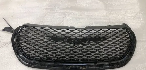 Chrysler Pacifica Front bumper upper radiator grill 6WF26TRMAC