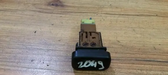 Nissan Primera Windscreen/window heater switch