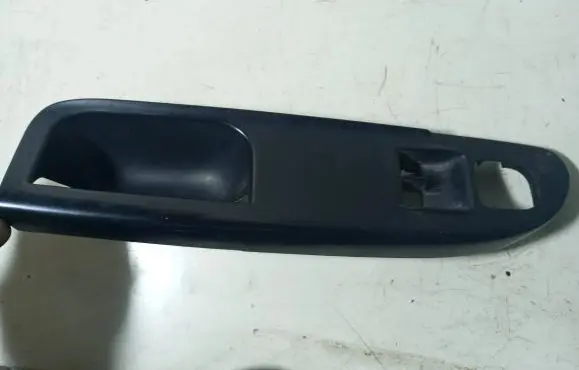 Volkswagen PASSAT B6 Front door window switch trim 3C1867171A