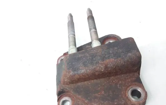 Honda CR-V Engine mounting bracket