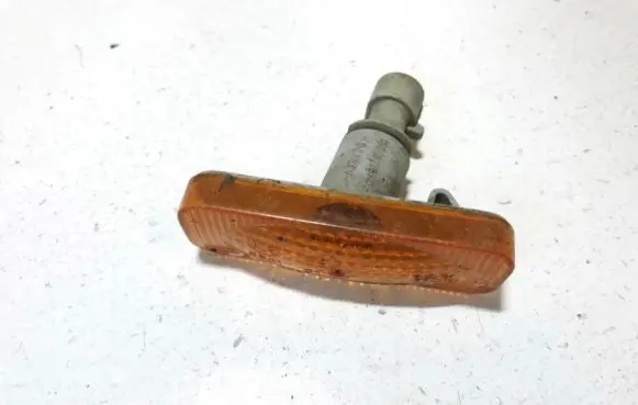 Opel Omega B1 Front fender indicator light 90457814