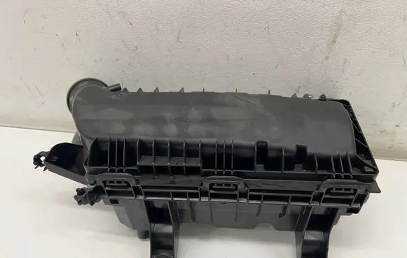 Peugeot 3008 III Air filter box 9845151280