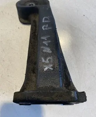 BMW X5 E53 Engine mounting bracket