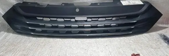 Iveco Daily 6th gen Front bumper upper radiator grill