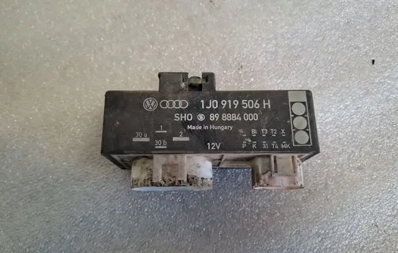Volkswagen Golf IV Coolant fan relay 1J0919506H