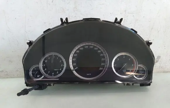 Speedometer (instrument cluster)