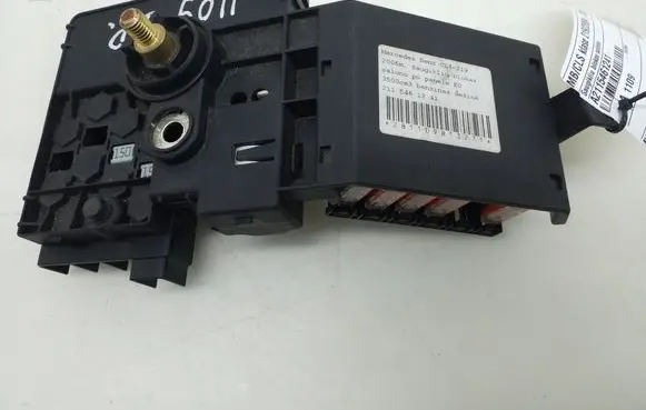 Mercedes-Benz CLS C219 Fuse module A2115461241