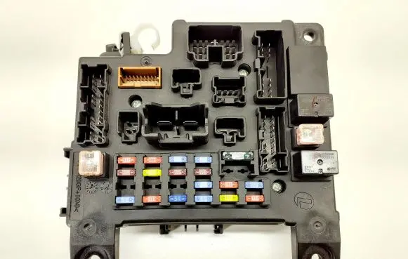 Citroen C-Crosser Fuse module 8637A322 L8637002A