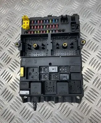 Jeep Grand Cherokee (WJ) Fuse module 04831433AA 518722103