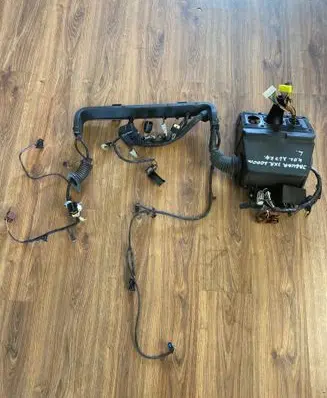 Jaguar XK8 - XKR Engine installation wiring loom LJD3350JE LNF1622AA