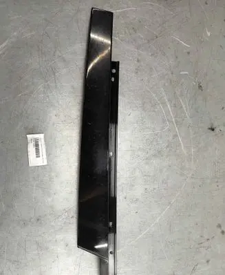 BMW X5 E70 Front door glass trim molding 51337136952 7136952
