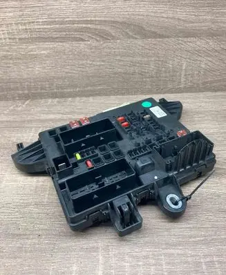 Opel Insignia A Fuse module 13277321