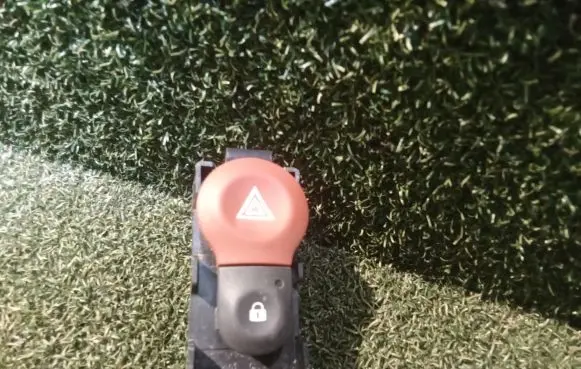 Renault Kangoo II Hazard light switch 252105246R