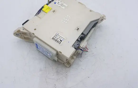 Lexus IS 220D-250-350 Fuse module 8273053050