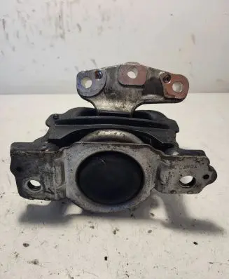 Peugeot 207 CC Engine mount bracket 9654568180