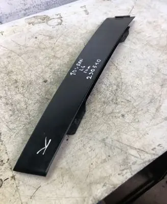 Volkswagen Touran II Front door glass trim molding 1t0837889