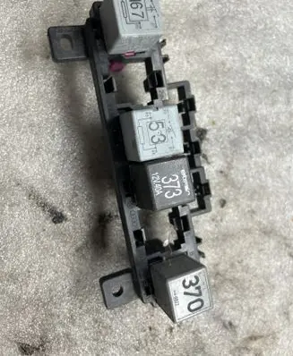 Audi A4 S4 B7 8E 8H Fuse module 8E0937503