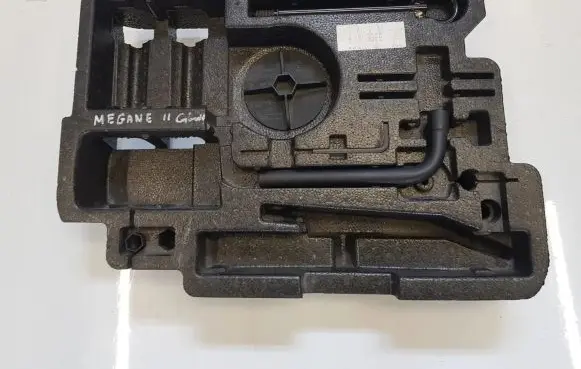 Renault Megane IV Spare wheel mounting bracket 