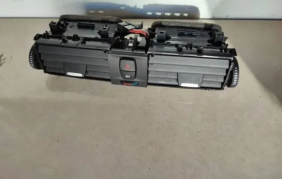 BMW 4 F32 F33 Dash center air vent grill 9347436