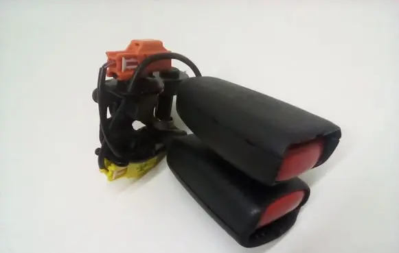 Volvo S80 Middle seatbelt buckle (rear) 8686418