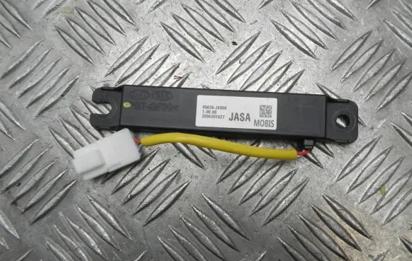 Hyundai Kona I Aerial antenna amplifier 95420J4000 U604