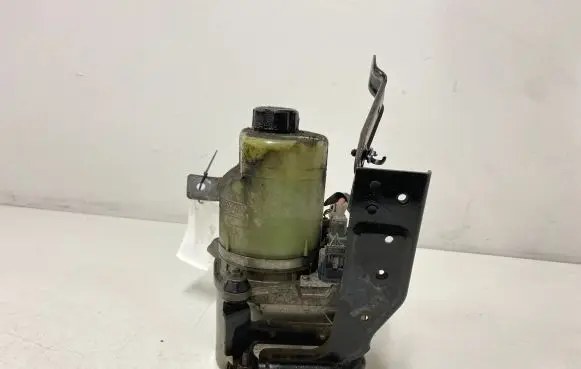 Ford Focus Power steering pump 3M513K738AC C6S4B