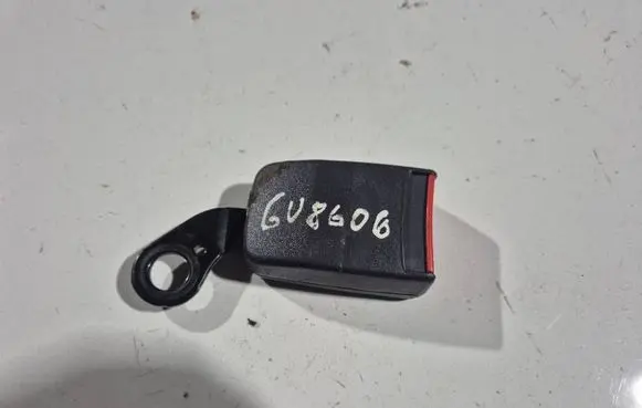 Volkswagen I LT Rear seatbelt buckle 303890g