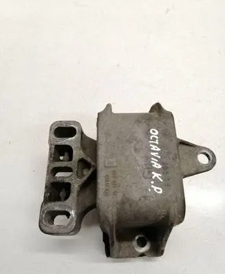 Skoda Octavia Mk1 (1U) Engine mount bracket 1J0199555