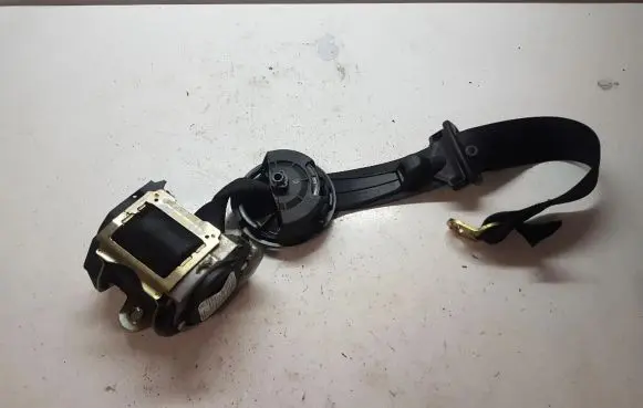Audi A8 S8 D2 4D Front seatbelt 560546301 A8710