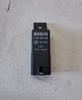 Volkswagen PASSAT B6 Glow plug pre-heat relay 0281003038