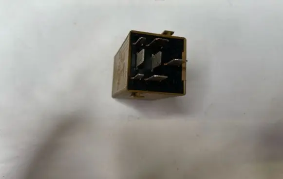 BMW 3 E46 Window control relay 61368384505 V2311B3001X15