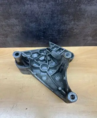 Volkswagen Touran I Engine mounting bracket 03G199207A