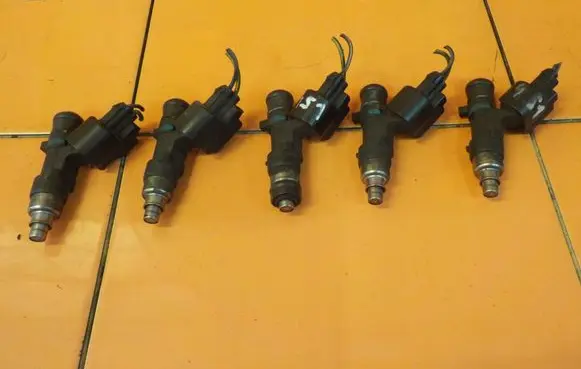 Volvo V50 Fuel injector 8653891
