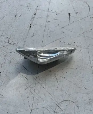 BMW X5 E70 Front fender indicator light 0218100 7171007 135W07W
