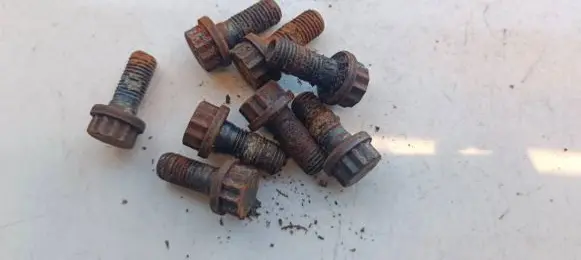 Toyota Avensis T250 Nuts/bolts 