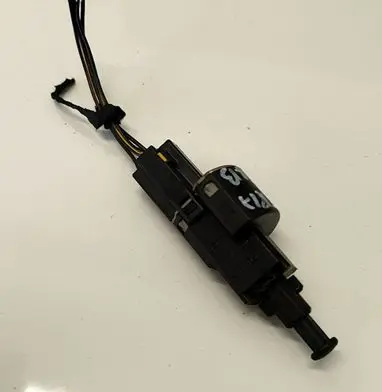 Opel Zafira A Brake pedal sensor switch 09132299