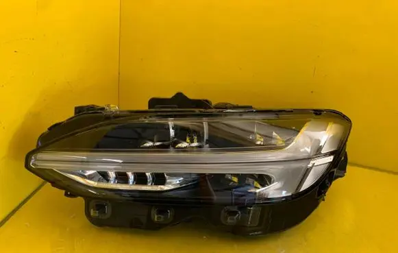 Volvo S90, V90 Headlight/headlamp 32338928