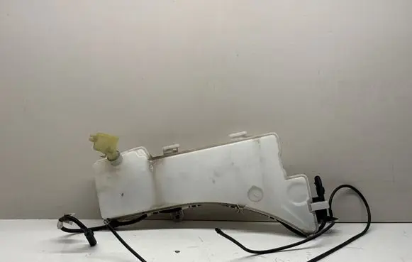 Peugeot 5008 II Windshield washer fluid reservoir/tank 9826400780 9810819180 A2C097931200