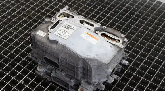 Toyota Yaris Voltage converter inverter G920052031
