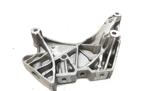 Engine mounting bracket