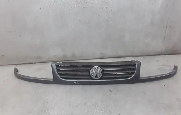 Volkswagen PASSAT B4 Front bumper upper radiator grill