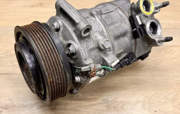 Volvo V40 Air conditioning (A/C) compressor (pump) 31404446