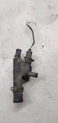 Volkswagen PASSAT B6 Engine coolant pipe/hose 038121132D