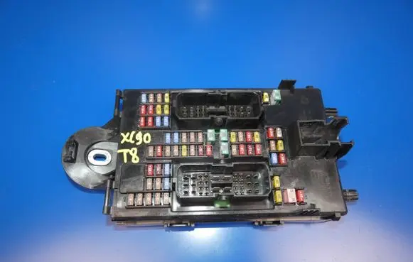 Volvo XC90 Fuse module 31346672 K067R
